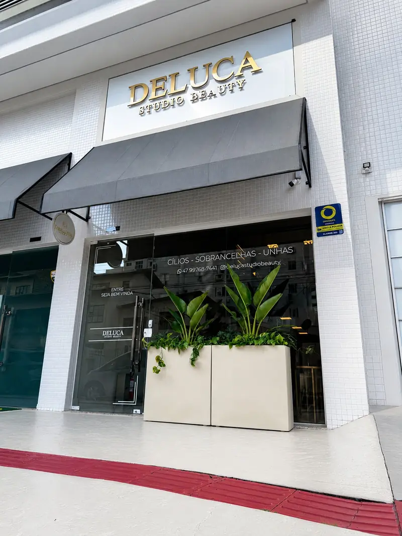 Fachada do Deluca Studio Beauty na R. 2070, 91, Centro de Balneário Camboriú
